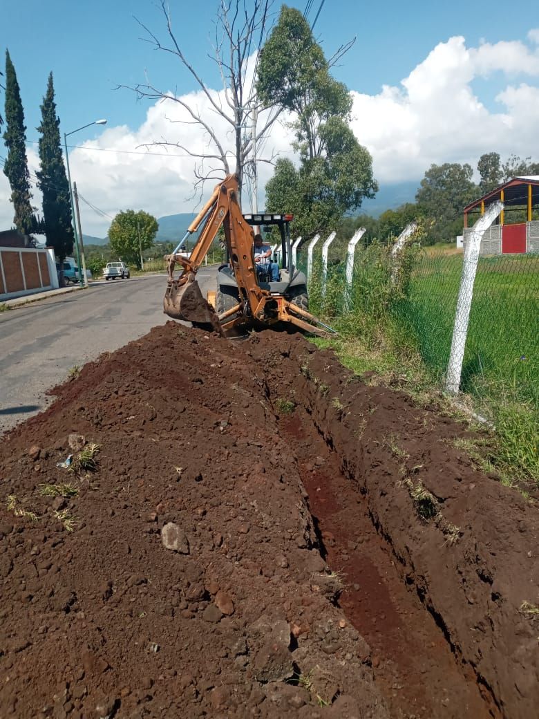 EXCAVACIÓN PARA CABLE TELÉFONICO